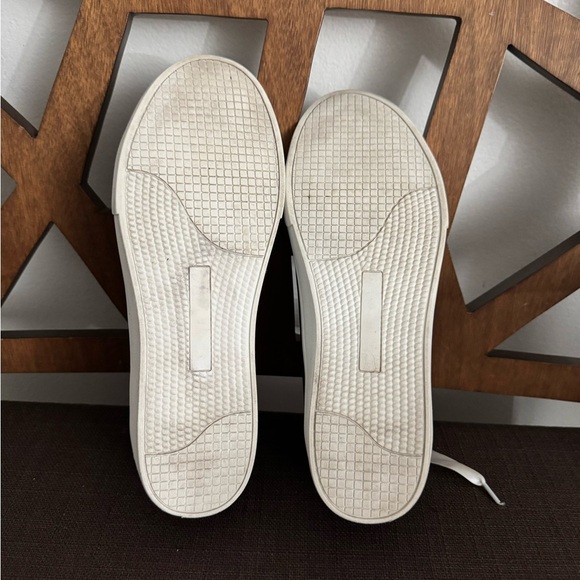 Nest used like a new women's low top platform sneaker in black/ - Picture 10 of 10